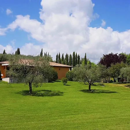 Casa Arancio بيت للعطل